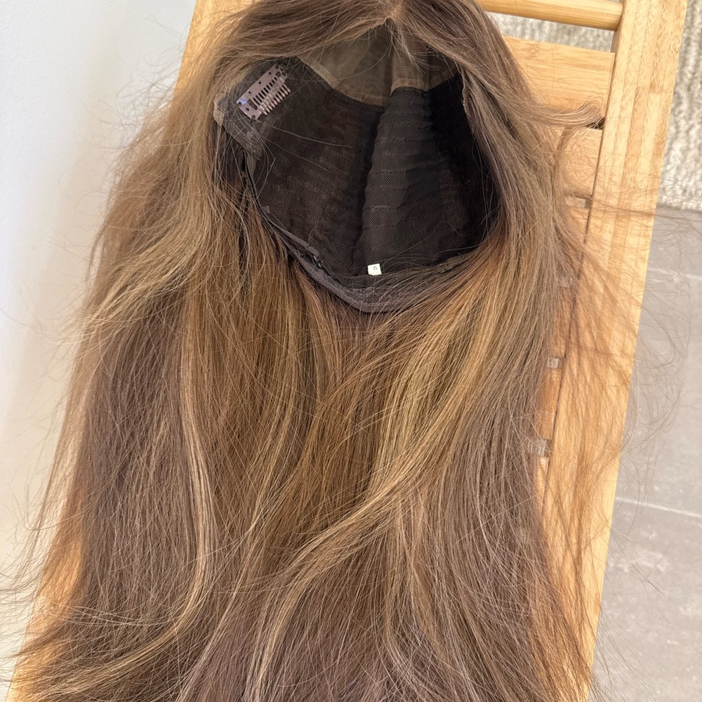 Luxurious dimensional brunette wig